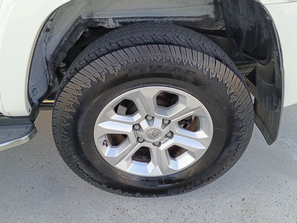 2016 Toyota 4Runner Image 23