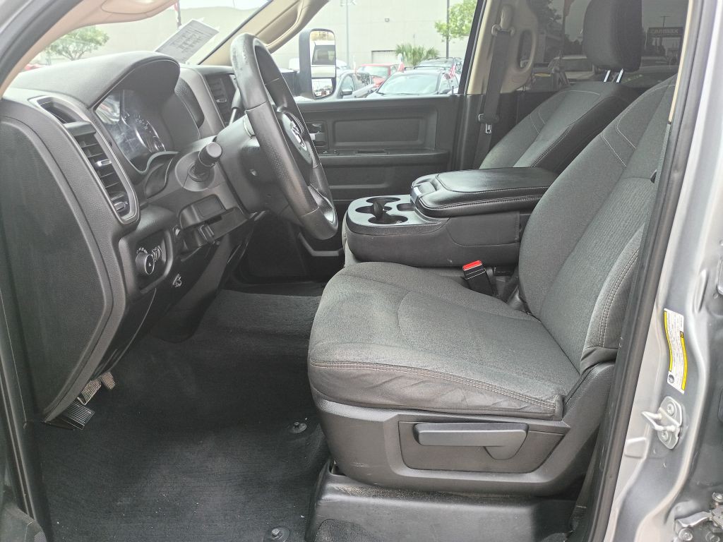 2019 RAM 3500 Image 16