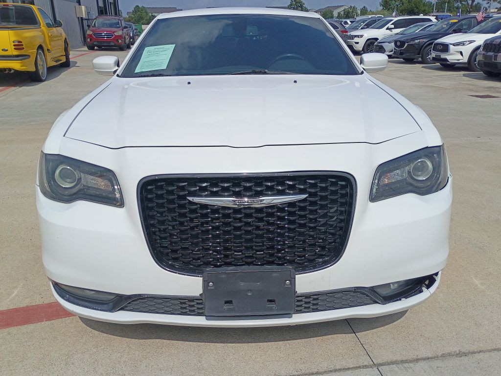 2019 Chrysler 300 Image 2