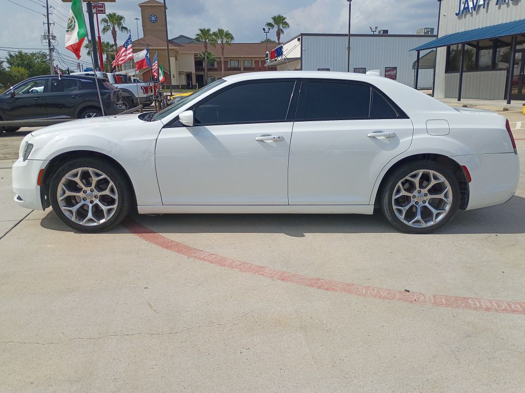 2019 Chrysler 300 Image 4