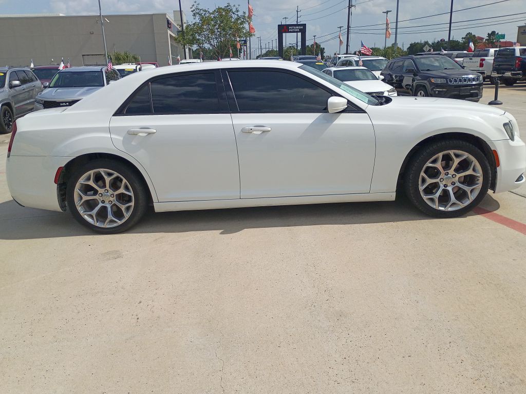 2019 Chrysler 300 Image 8