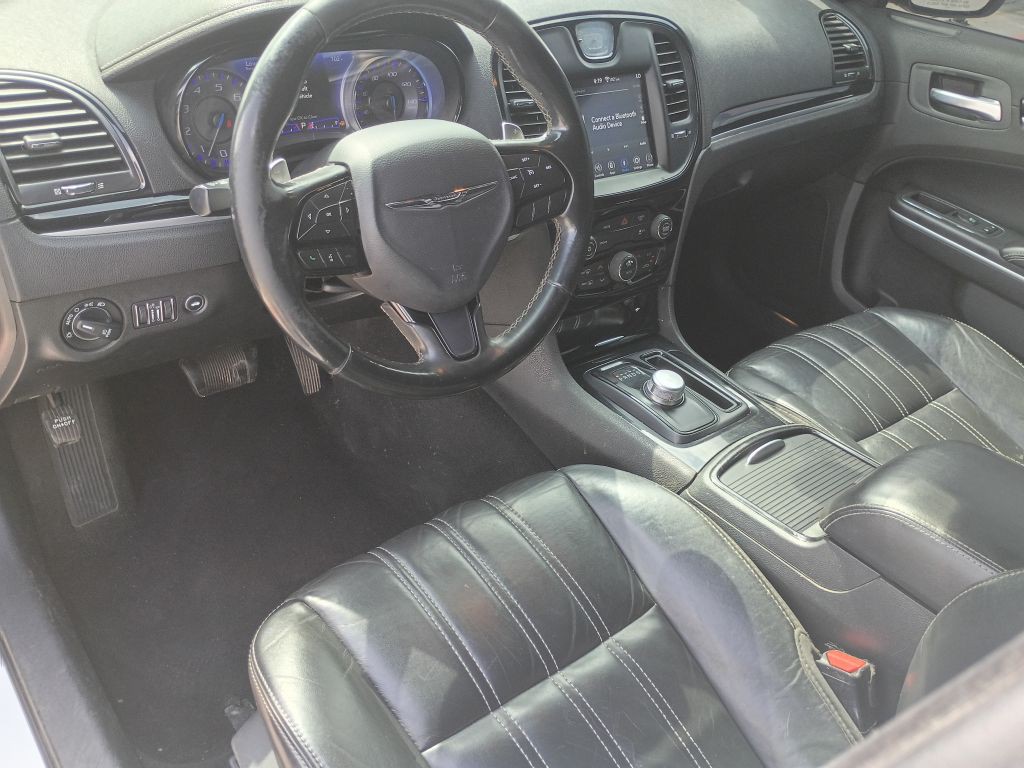 2019 Chrysler 300 Image 12