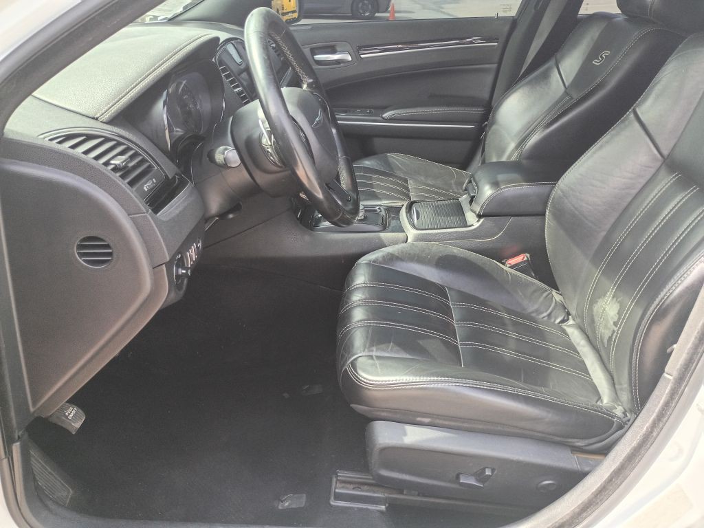 2019 Chrysler 300 Image 13