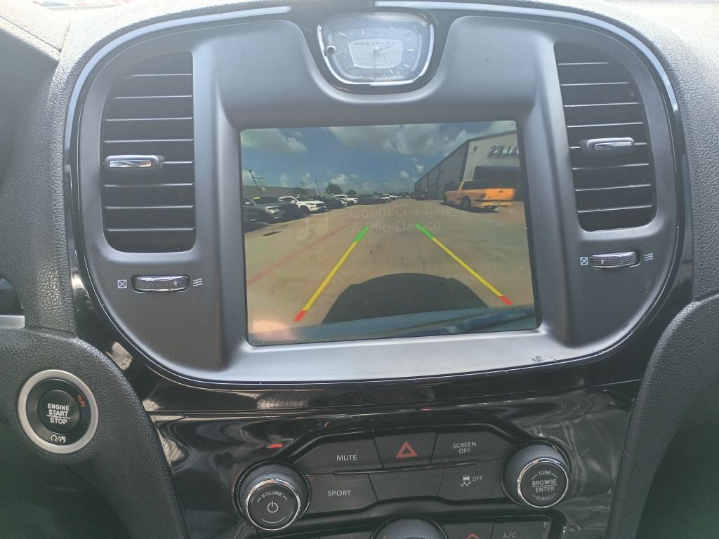 2019 Chrysler 300 Image 14