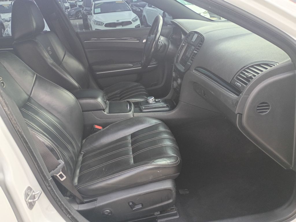 2019 Chrysler 300 Image 18
