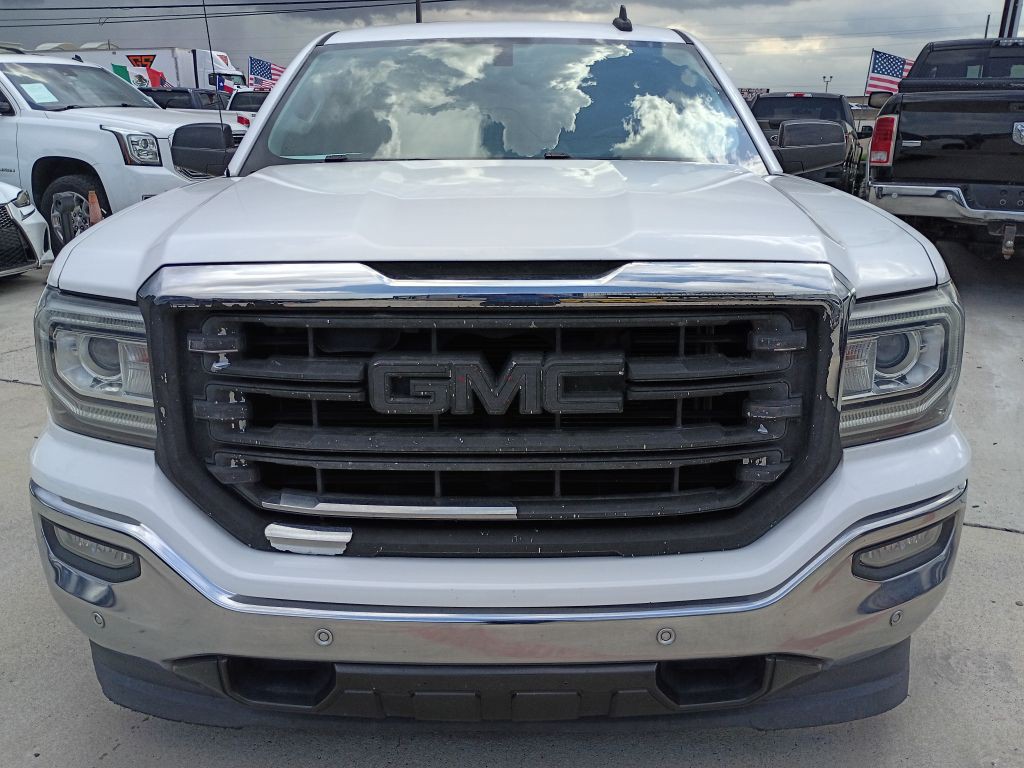 2018 GMC Sierra Image 2