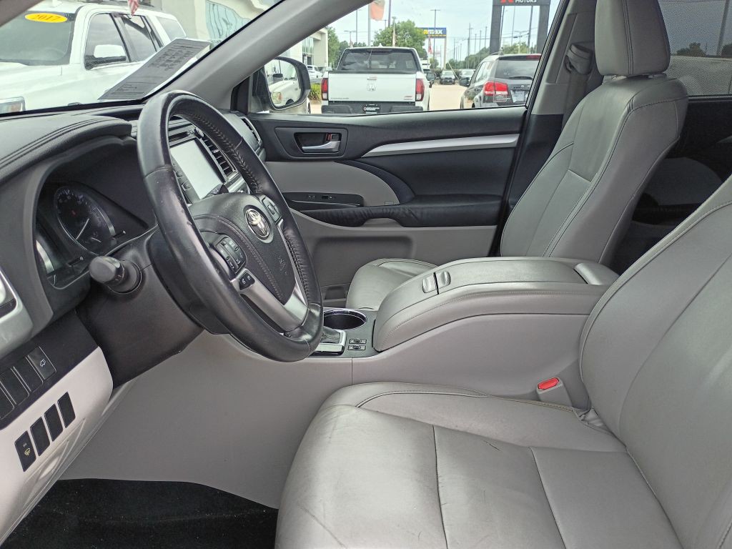 2015 Toyota Highlander Image 14