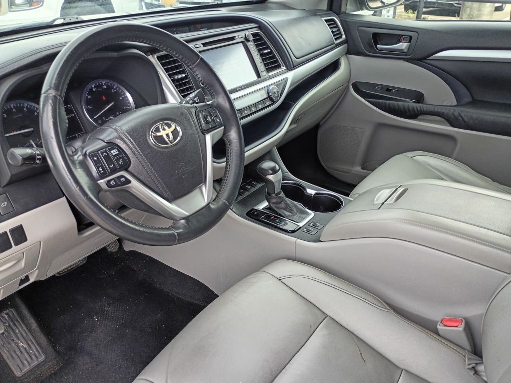 2015 Toyota Highlander Image 17