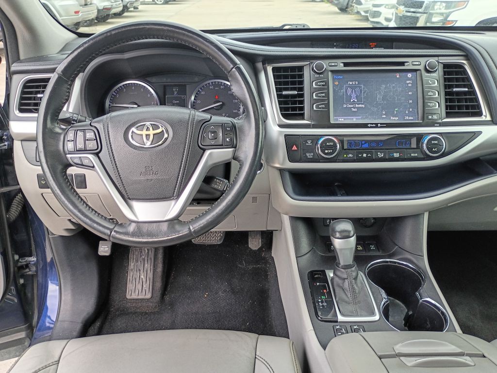 2015 Toyota Highlander Image 18