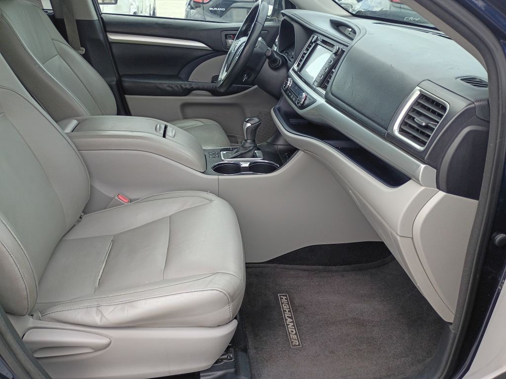 2015 Toyota Highlander Image 19