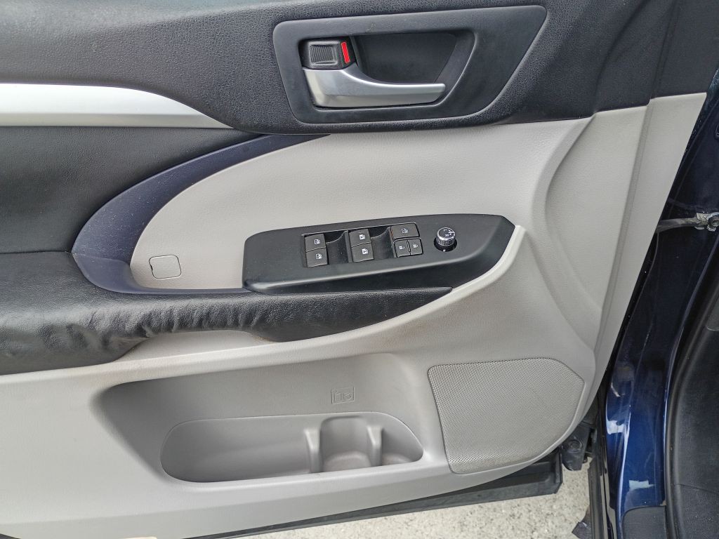 2015 Toyota Highlander Image 22