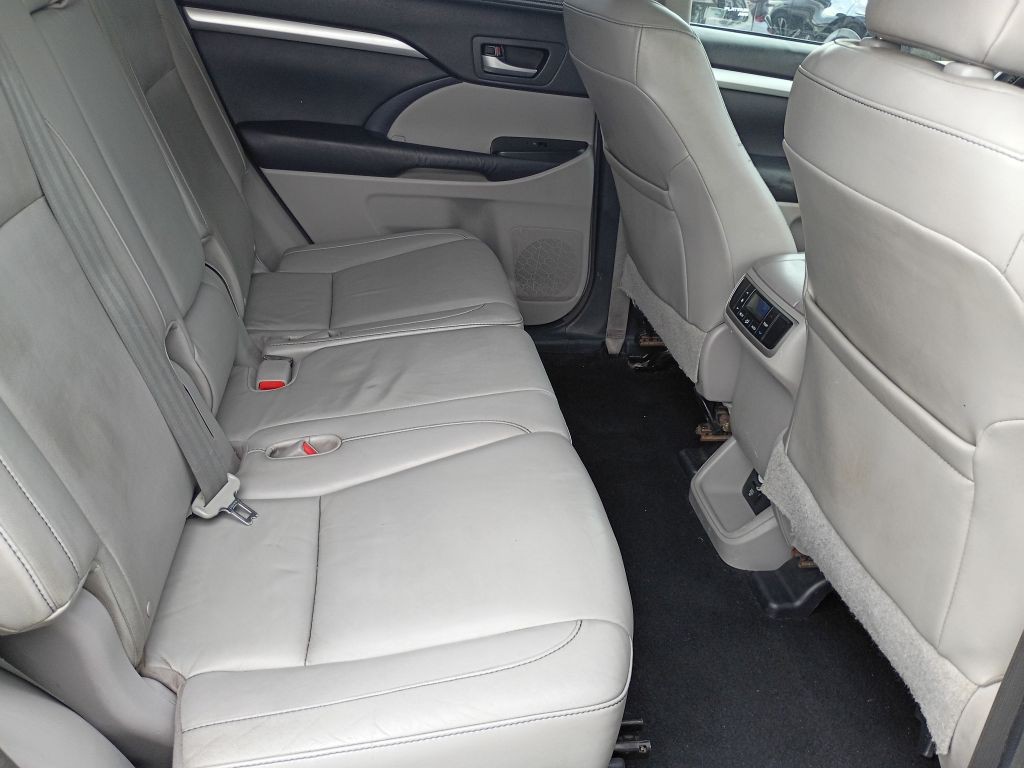 2015 Toyota Highlander Image 23