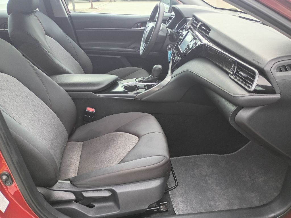 2019 Toyota Camry Image 16