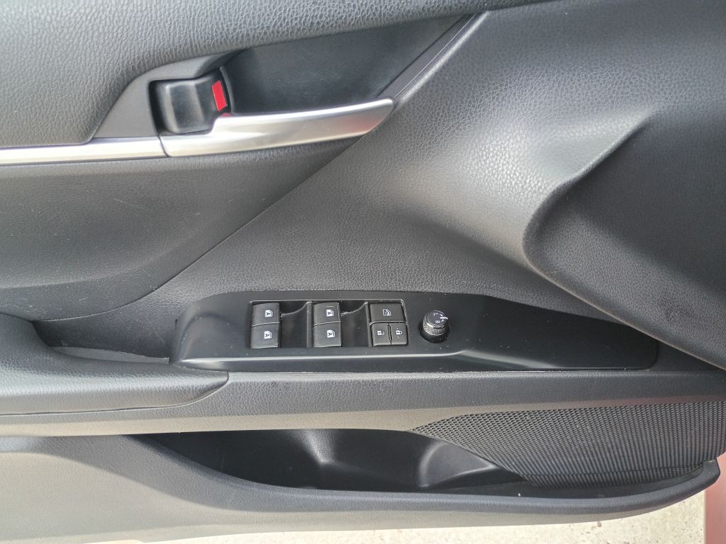 2019 Toyota Camry Image 20
