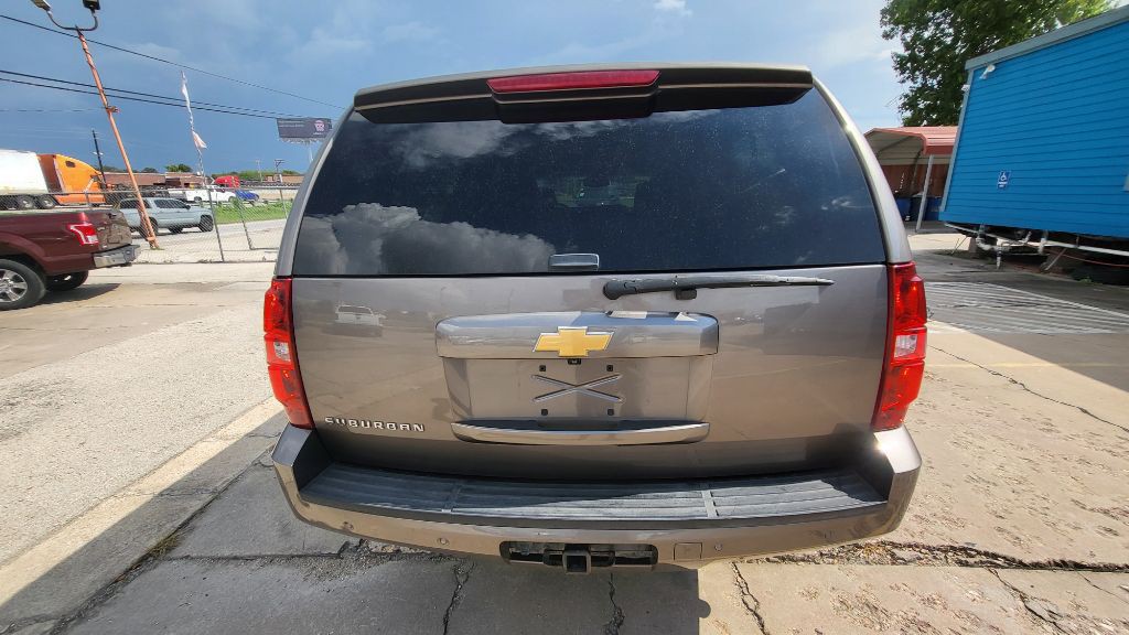 2013 Chevrolet Suburban Image 4