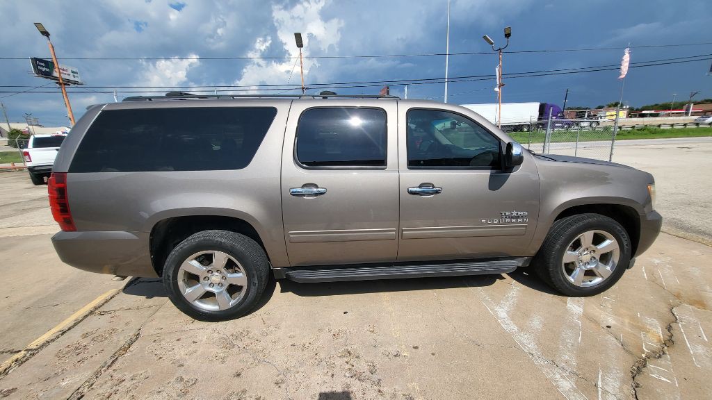 2013 Chevrolet Suburban Image 7