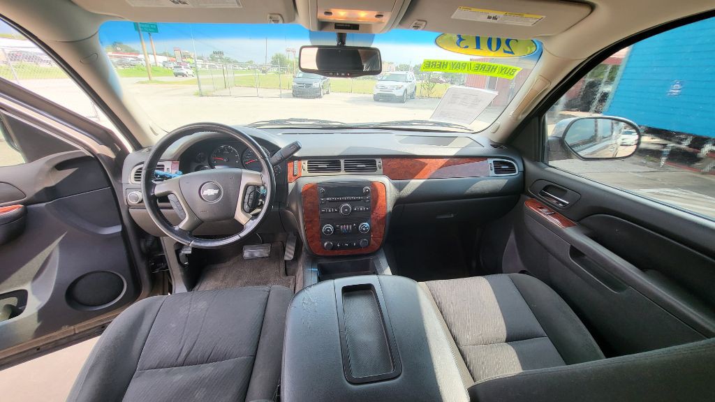 2013 Chevrolet Suburban Image 10