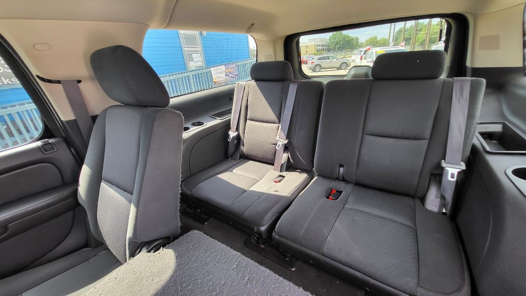 2013 Chevrolet Suburban Image 11