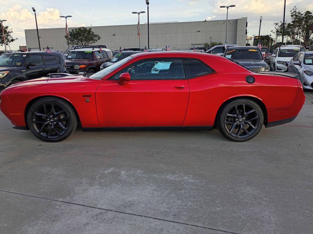 2016 Dodge Challenger Image 4