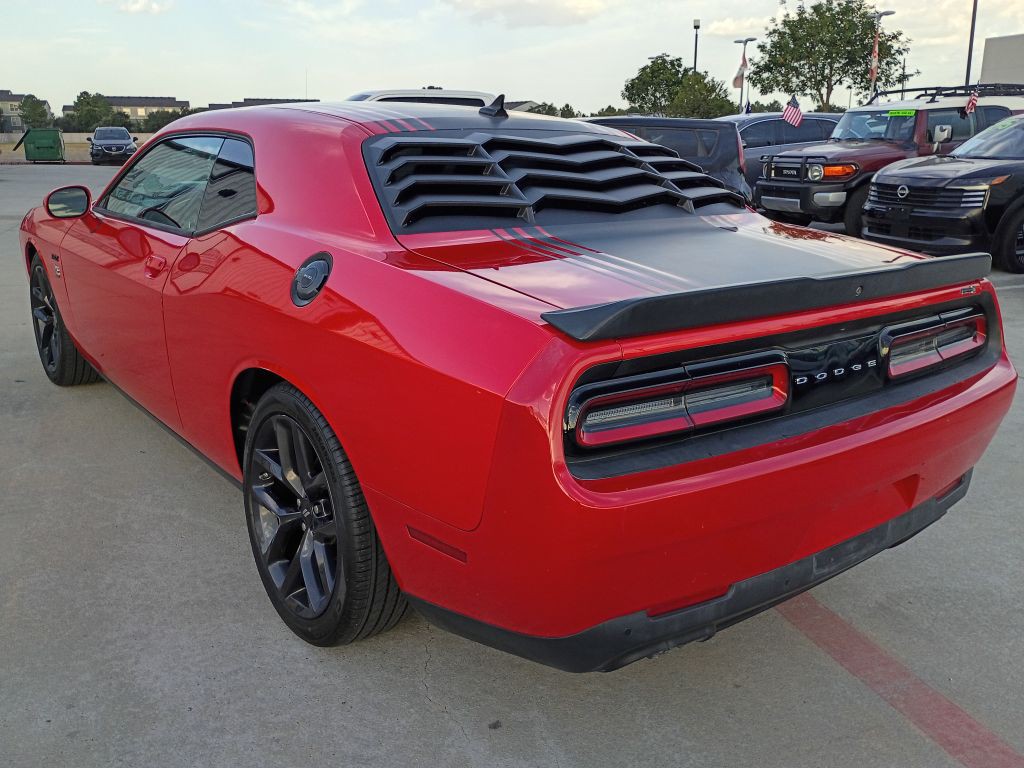 2016 Dodge Challenger Image 6