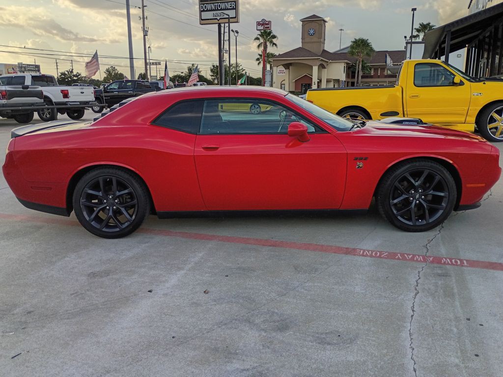 2016 Dodge Challenger Image 8