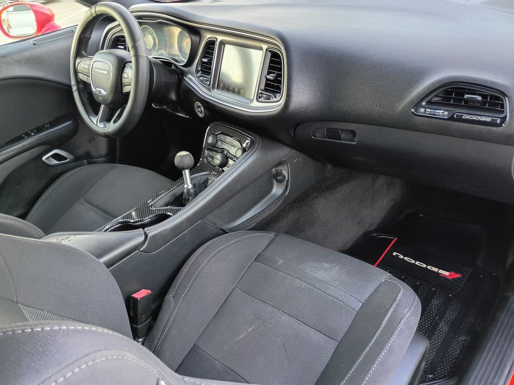 2016 Dodge Challenger Image 19