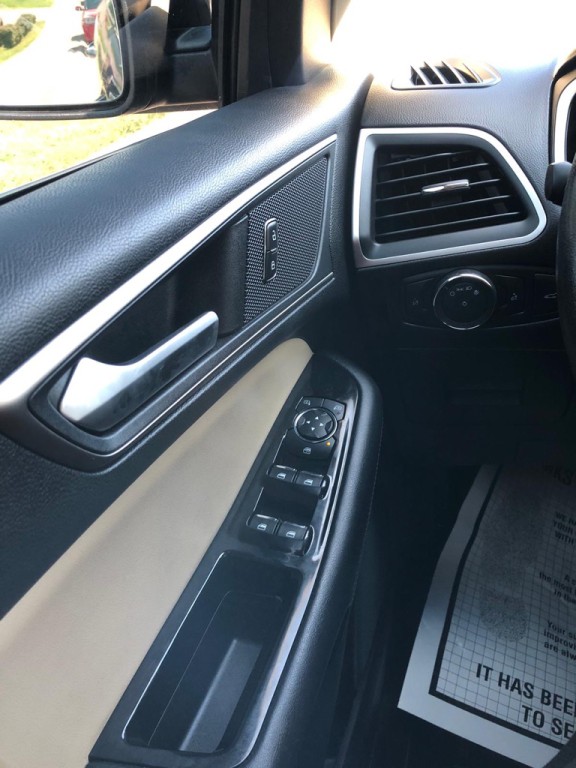 2017 Ford Edge Image 14