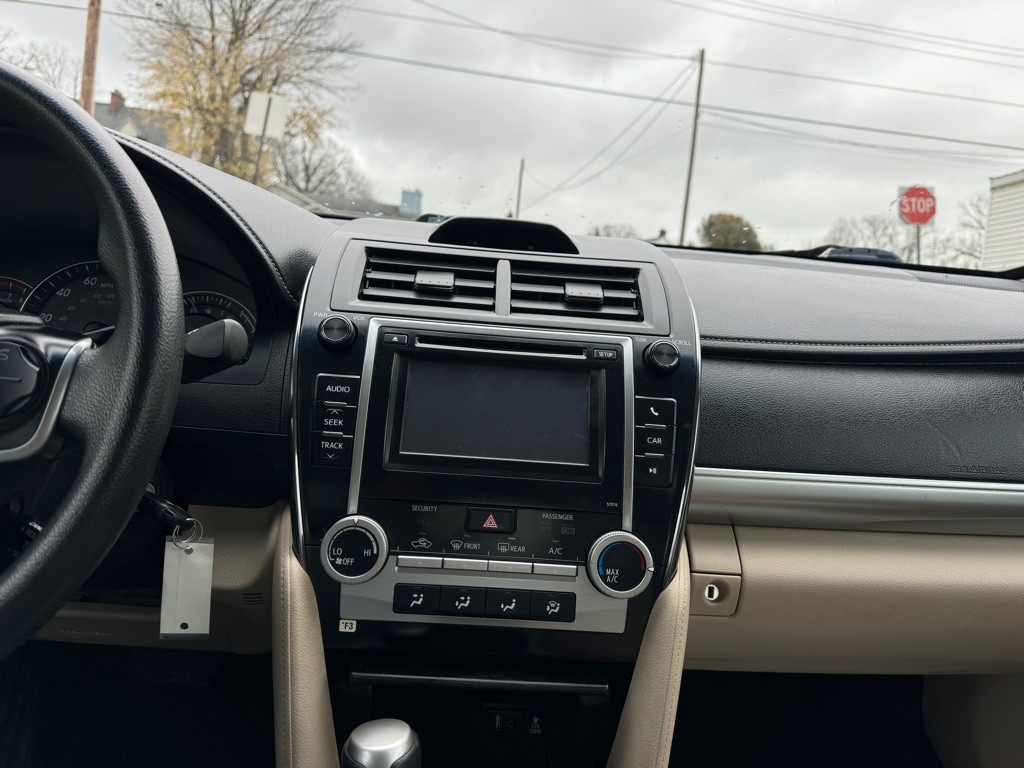 2014 Toyota Camry Image 10