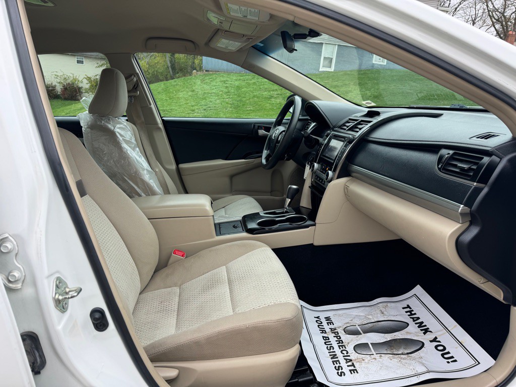 2014 Toyota Camry Image 16