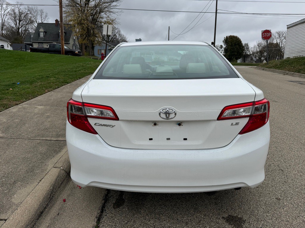2014 Toyota Camry Image 17