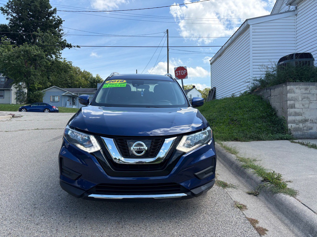 2019 Nissan Rogue Image 1