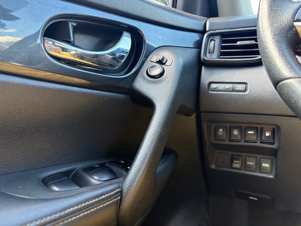 2019 Nissan Rogue Image 11