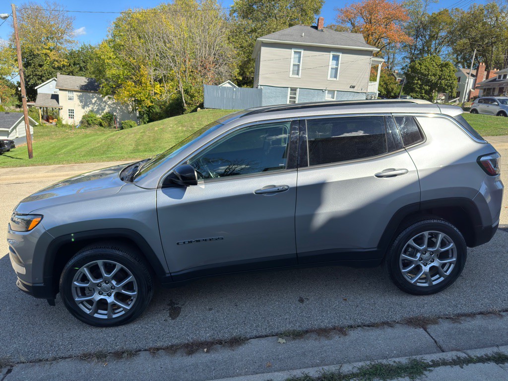2022 Jeep Compass Image 3