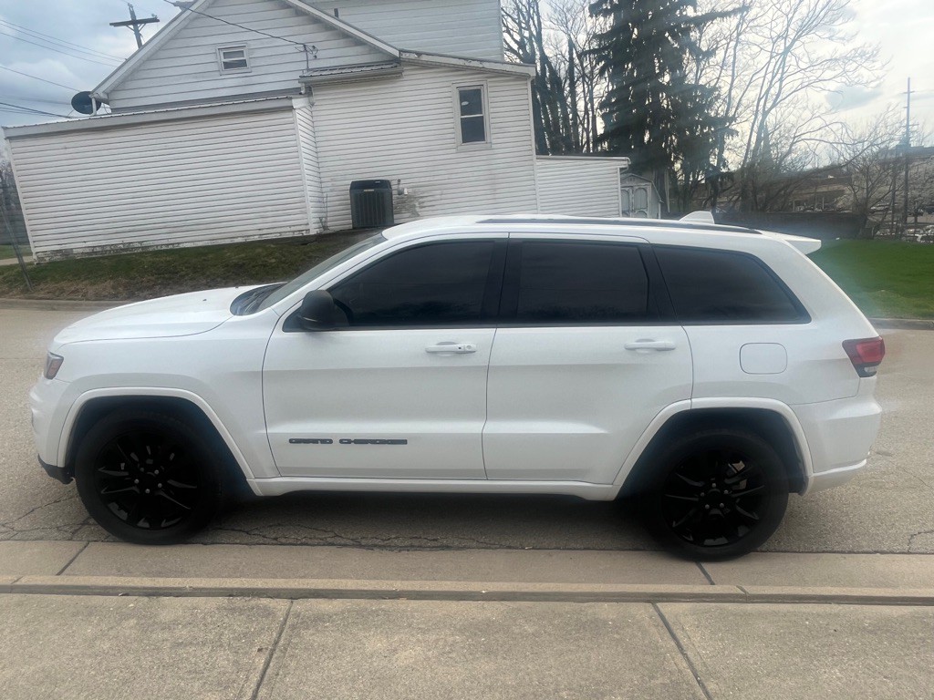 2017 Jeep Grand Cherokee Image 3