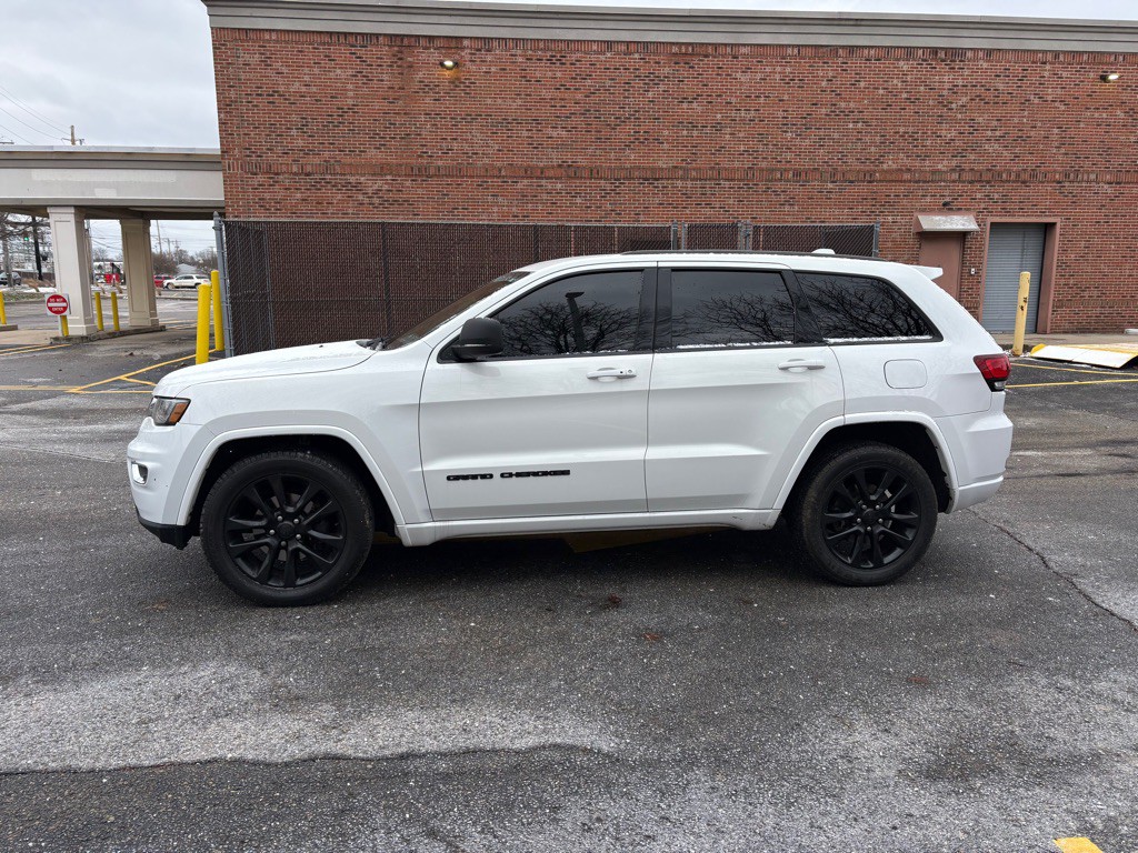 2017 Jeep Grand Cherokee Image 4
