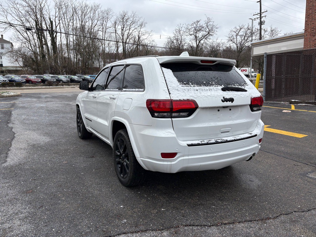 2017 Jeep Grand Cherokee Image 5