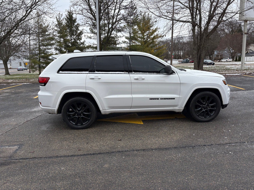 2017 Jeep Grand Cherokee Image 8