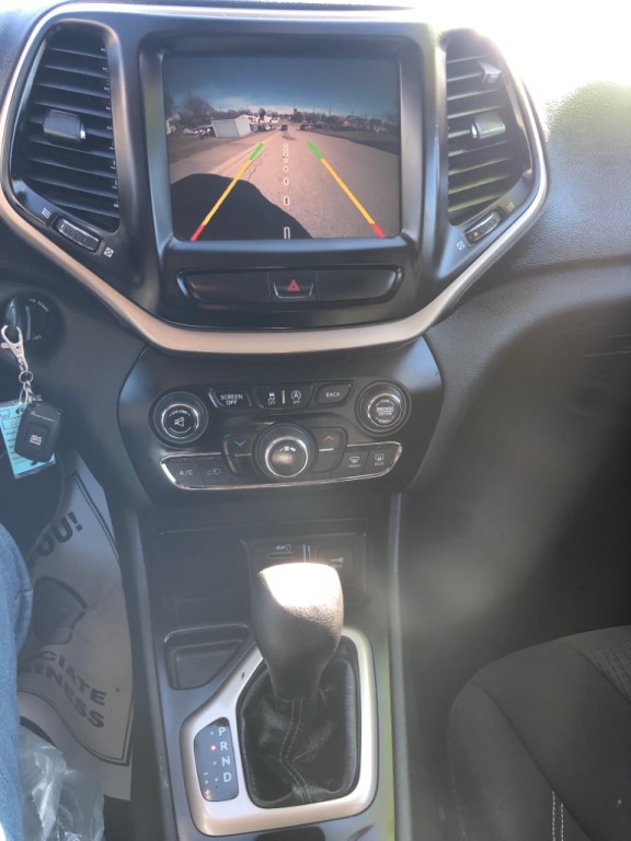 2015 Jeep Cherokee Image 17
