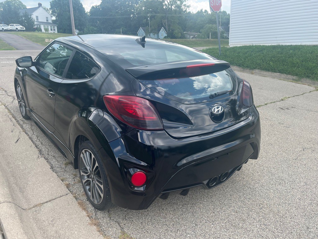 2017 Hyundai Veloster Image 4