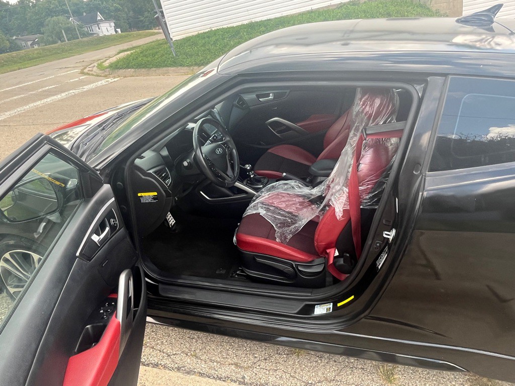2017 Hyundai Veloster Image 9