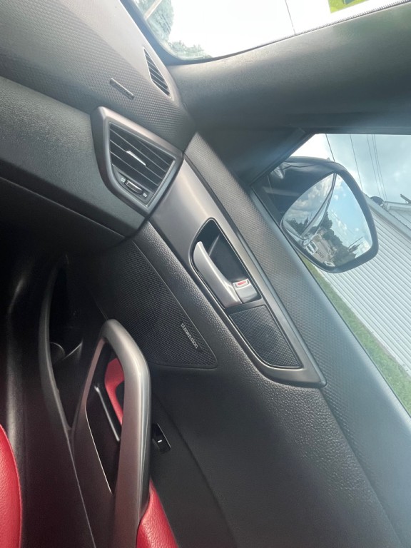 2017 Hyundai Veloster Image 15