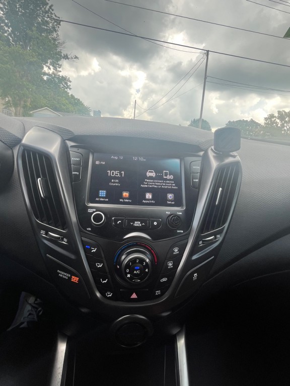 2017 Hyundai Veloster Image 18
