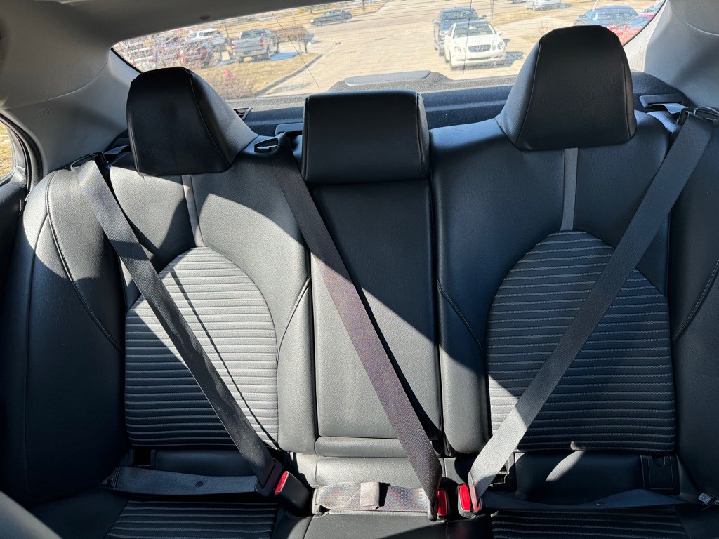 2018 Toyota Camry Image 17