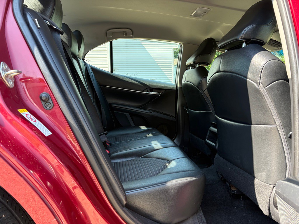 2018 Toyota Camry Image 16