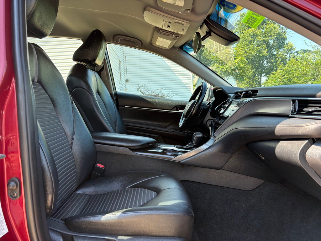 2018 Toyota Camry Image 17