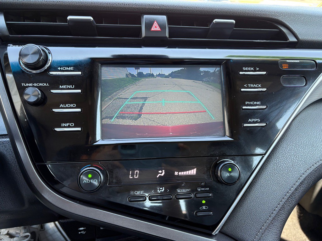 2018 Toyota Camry Image 21