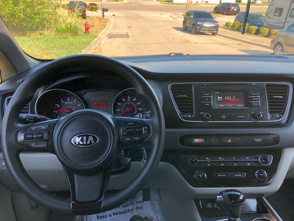2015 Kia Sedona Image 11