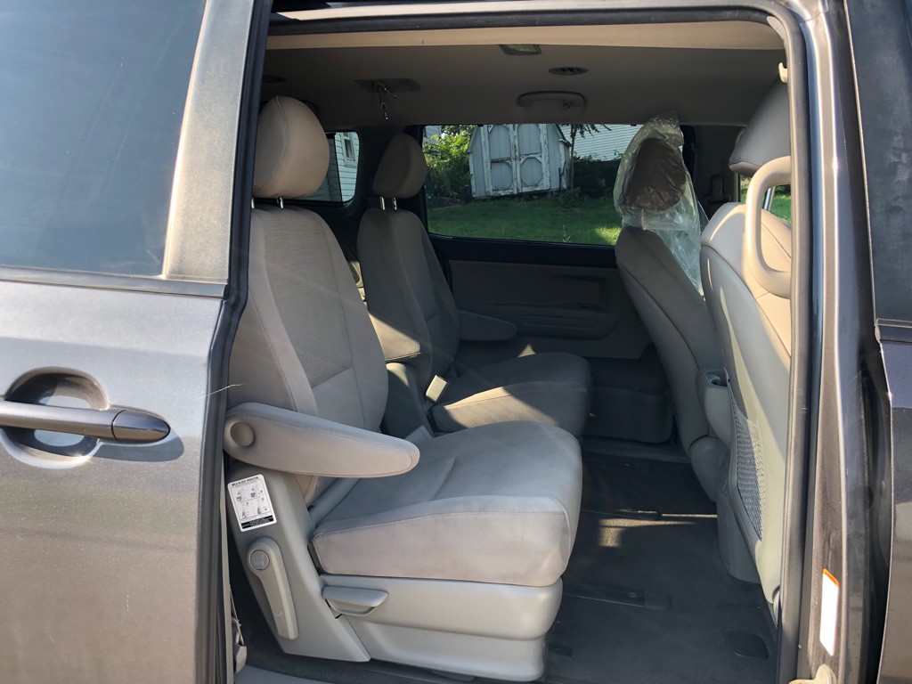2015 Kia Sedona Image 18