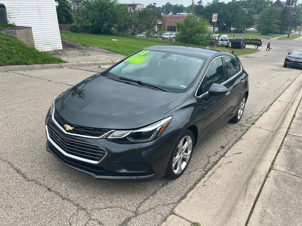2018 Chevrolet Cruze Image 2