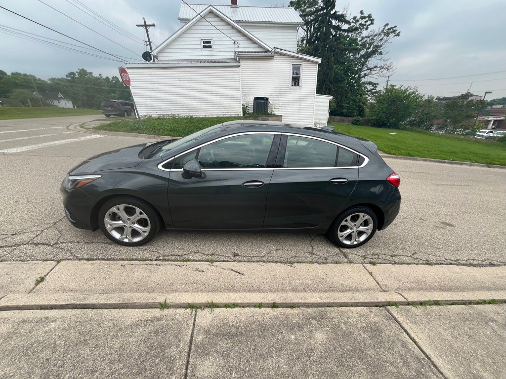 2018 Chevrolet Cruze Image 3